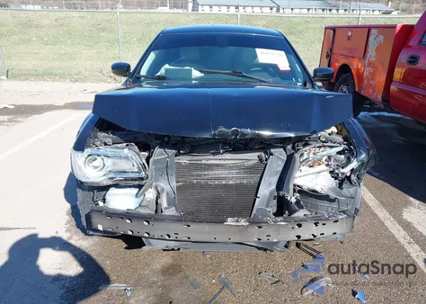 2017 Chrysler 300 Limited Awd z USA, uszkodzony, nr VIN 2C3CCARGXHH637418